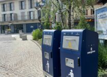 Corbeille compactrice solaire Mr Fill connectée trappe déchets recyclables - Megève