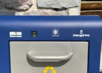 Corbeille compactrice solaire Mr Fill connectée trappe déchets recyclables - Megève