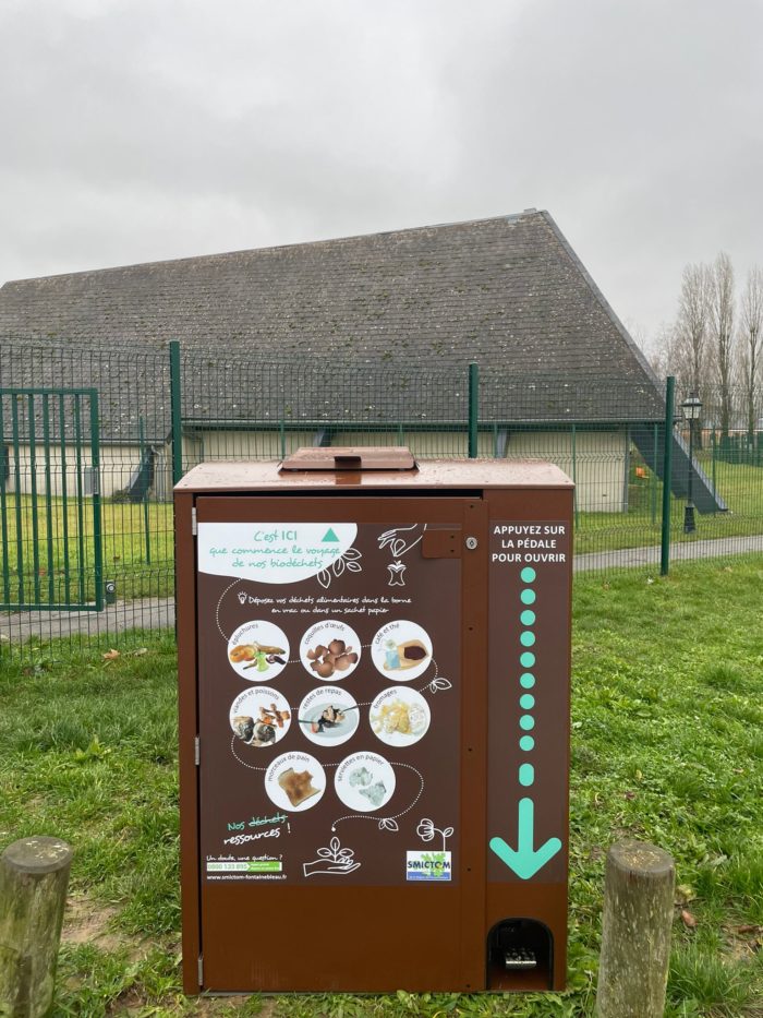 Abri-bac biodéchets Fontainebleau